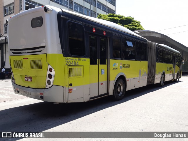 SM Transportes 20484 na cidade de Belo Horizonte, Minas Gerais, Brasil, por Douglas Hunas. Número da foto: #8182931.