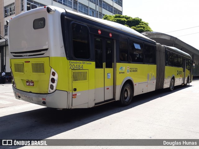 SM Transportes 20484 na cidade de Belo Horizonte, Minas Gerais, Brasil, por Douglas Hunas. ID da foto: 8182931.