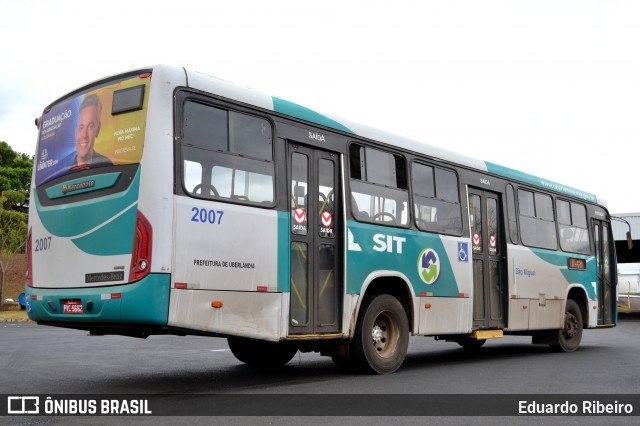 Transporte Urbano São Miguel 2007 na cidade de Uberlândia, Minas Gerais, Brasil, por Eduardo Ribeiro. ID da foto: 8187931.