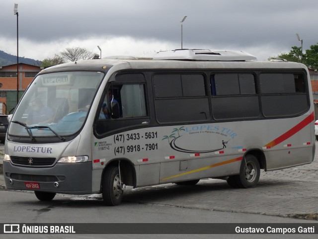 Lopes Tur 2582 na cidade de Joinville, Santa Catarina, Brasil, por Gustavo Campos Gatti. ID da foto: 8192403.