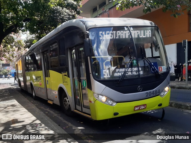 SM Transportes 20484 na cidade de Belo Horizonte, Minas Gerais, Brasil, por Douglas Hunas. Número da foto: #8194260.