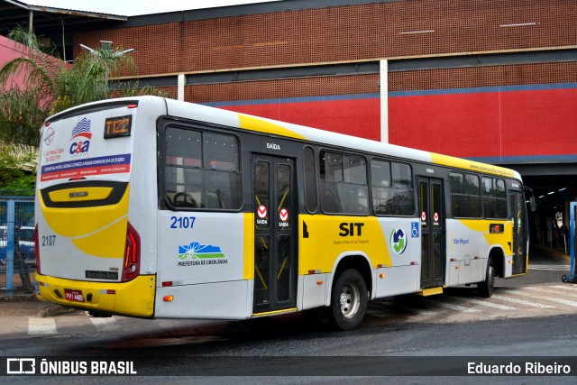 Transporte Urbano São Miguel 2107 na cidade de Uberlândia, Minas Gerais, Brasil, por Eduardo Ribeiro. ID da foto: 8193965.