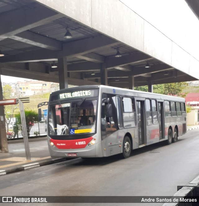 Express Transportes Urbanos Ltda 4 8983 na cidade de São Paulo, São Paulo, Brasil, por Andre Santos de Moraes. Número da foto: #8196858.