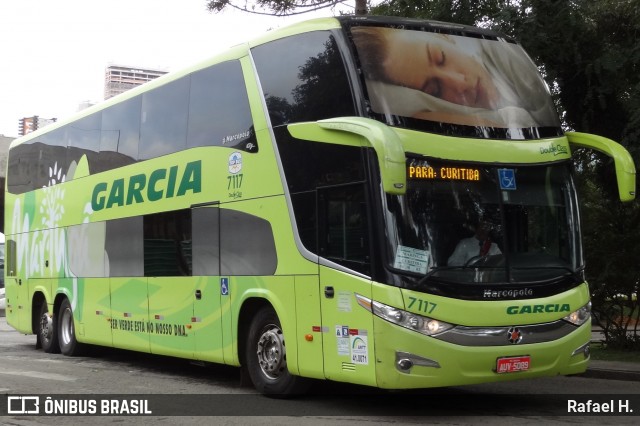 Viação Garcia 7117 na cidade de Curitiba, Paraná, Brasil, por Rafael H.. ID da foto: 8196916.