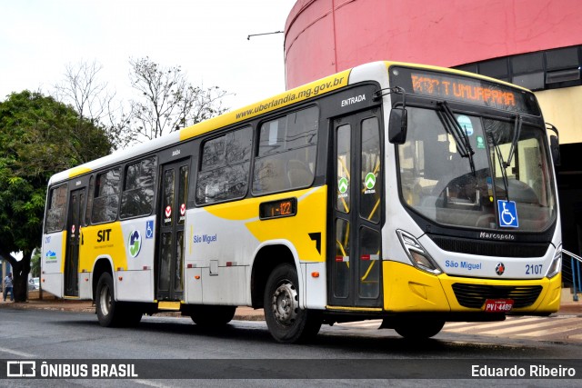 Transporte Urbano São Miguel 2107 na cidade de Uberlândia, Minas Gerais, Brasil, por Eduardo Ribeiro. ID da foto: 8199852.