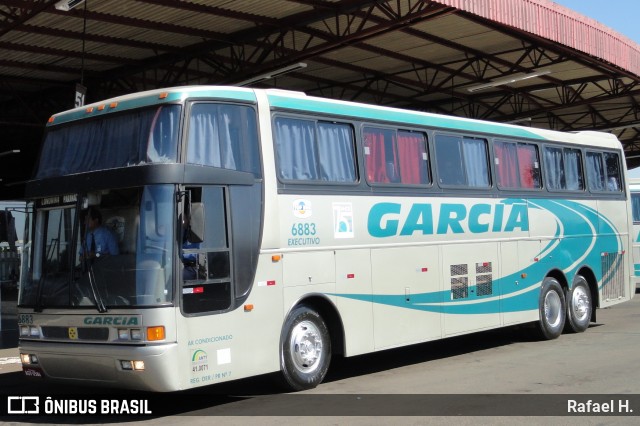 Viação Garcia 6883 na cidade de Londrina, Paraná, Brasil, por Rafael H.. Número da foto: #8203090.