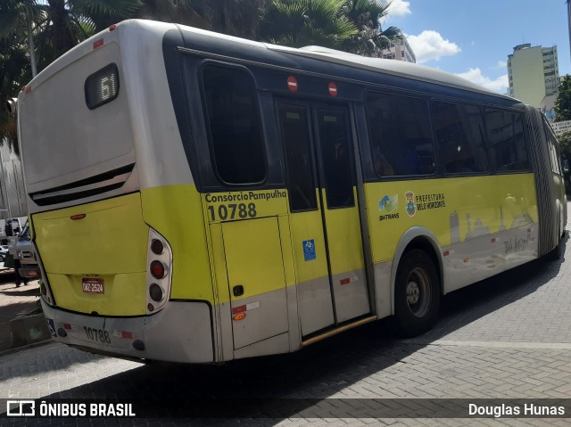 Milênio Transportes 10788 na cidade de Belo Horizonte, Minas Gerais, Brasil, por Douglas Hunas. Número da foto: #8201803.