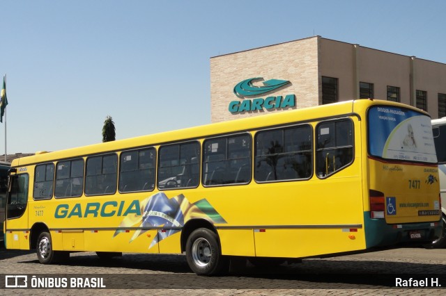 Viação Garcia 7477 na cidade de Londrina, Paraná, Brasil, por Rafael H.. ID da foto: 8206756.