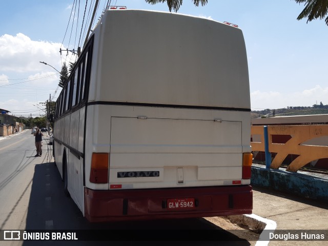 Ônibus Particulares 5942 na cidade de Ibirité, Minas Gerais, Brasil, por Douglas Hunas. Número da foto: #8207861.