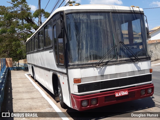 Ônibus Particulares 5942 na cidade de Ibirité, Minas Gerais, Brasil, por Douglas Hunas. Número da foto: #8207854.