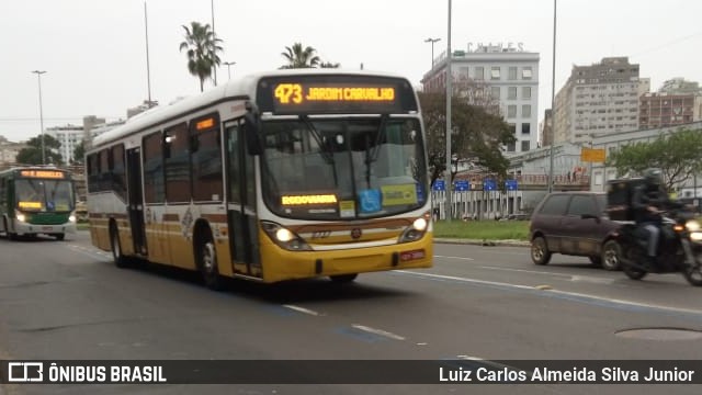 Companhia Carris Porto-Alegrense 0737 na cidade de Porto Alegre, Rio Grande do Sul, Brasil, por Luiz Carlos Almeida Silva Junior. ID da foto: 8213157.