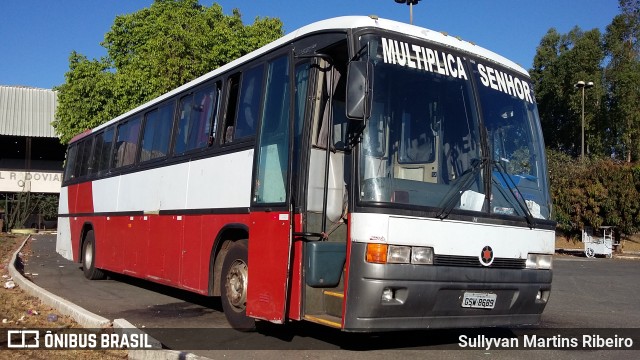 Ônibus Particulares 8689 na cidade de Anápolis, Goiás, Brasil, por Sullyvan Martins Ribeiro. Número da foto: #8217892.