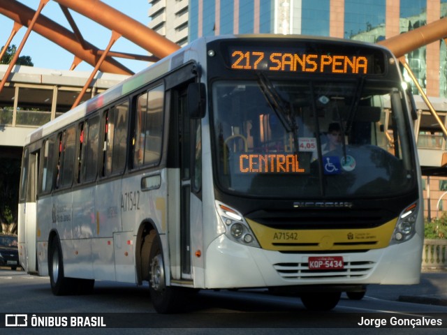 Viação Nossa Senhora das Graças A71542 na cidade de Rio de Janeiro, Rio de Janeiro, Brasil, por Jorge Gonçalves. Número da foto: #8225650.