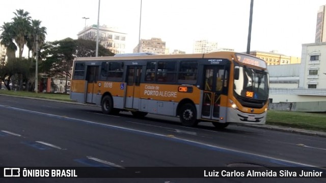 Companhia Carris Porto-Alegrense 0018 na cidade de Porto Alegre, Rio Grande do Sul, Brasil, por Luiz Carlos Almeida Silva Junior. Número da foto: #8228077.
