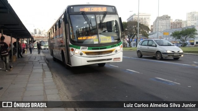 Auto Viação Presidente Vargas 2033 na cidade de Porto Alegre, Rio Grande do Sul, Brasil, por Luiz Carlos Almeida Silva Junior. Número da foto: #8228061.