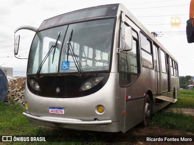 Ônibus Particulares 8946 na cidade de Fazenda Rio Grande, Paraná, Brasil, por Ricardo Fontes Moro. ID da foto: 8227153.