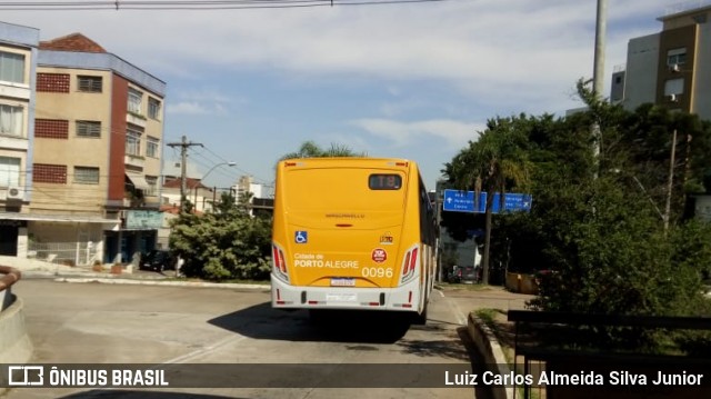 Companhia Carris Porto-Alegrense 0096 na cidade de Porto Alegre, Rio Grande do Sul, Brasil, por Luiz Carlos Almeida Silva Junior. Número da foto: #8228073.