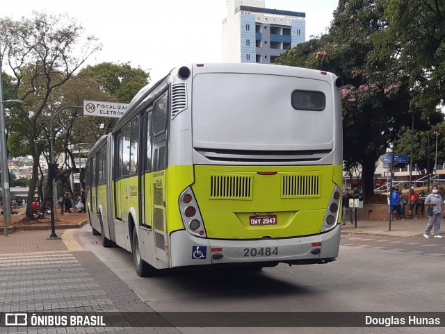 SM Transportes 20484 na cidade de Belo Horizonte, Minas Gerais, Brasil, por Douglas Hunas. Número da foto: #8232827.
