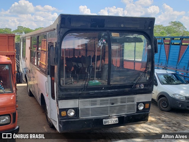 Ônibus Particulares 2339 na cidade de Carmo da Mata, Minas Gerais, Brasil, por Ailton Alves. Número da foto: #8230377.