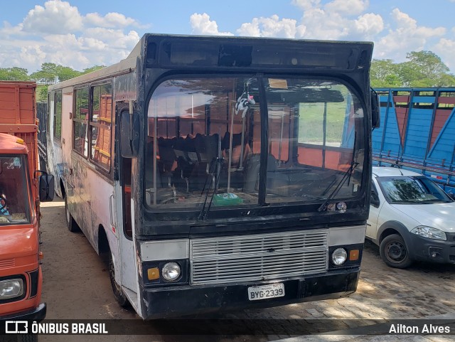 Ônibus Particulares 2339 na cidade de Carmo da Mata, Minas Gerais, Brasil, por Ailton Alves. ID da foto: 8230377.