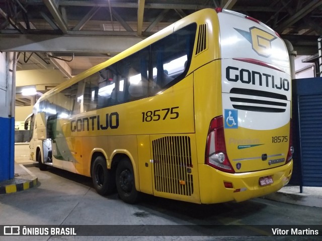 Empresa Gontijo de Transportes 18575 na cidade de Rio de Janeiro, Rio de Janeiro, Brasil, por Vitor Martins. ID da foto: 8235943.