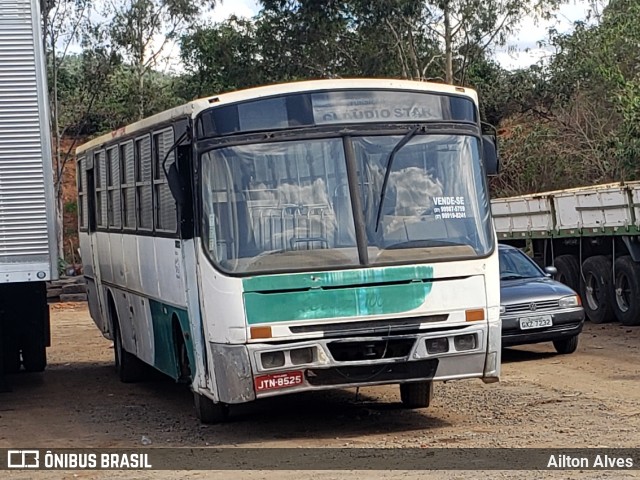 Ônibus Particulares 8525 na cidade de Cláudio, Minas Gerais, Brasil, por Ailton Alves. ID da foto: 8233273.