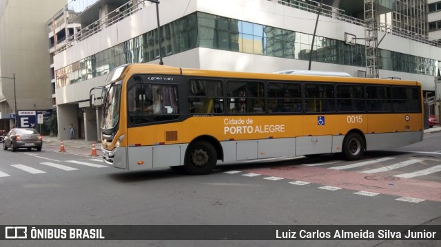 Companhia Carris Porto-Alegrense 0015 na cidade de Porto Alegre, Rio Grande do Sul, Brasil, por Luiz Carlos Almeida Silva Junior. Número da foto: #8237423.