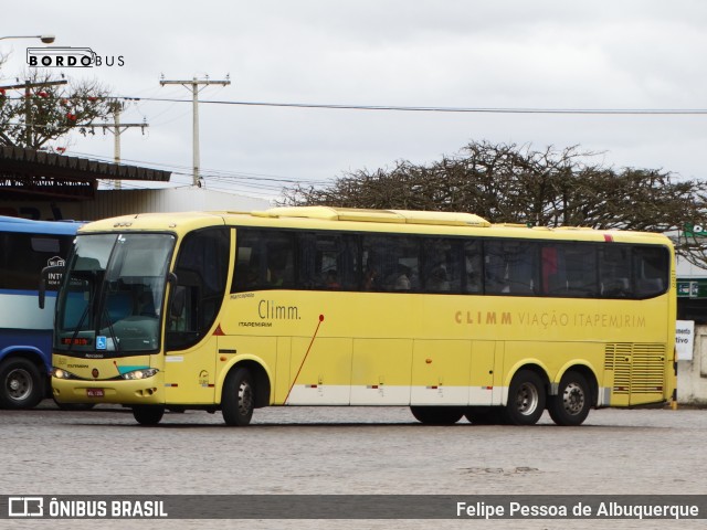 Viação Itapemirim 8827 na cidade de Vitória da Conquista, Bahia, Brasil, por Felipe Pessoa de Albuquerque. Número da foto: #8238312.