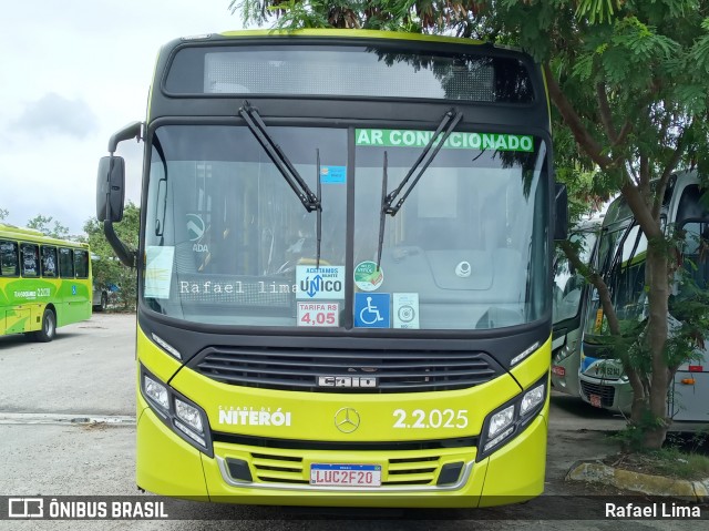 Santo Antônio Transportes Niterói 2.2.025 na cidade de Niterói, Rio de Janeiro, Brasil, por Rafael Lima. ID da foto: 8238878.