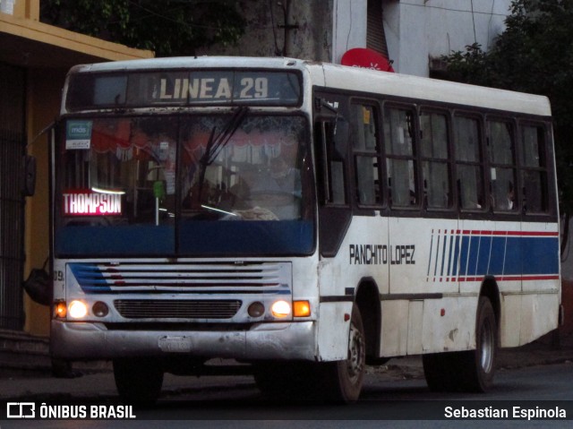 Panchito López - Línea 29 109 na cidade de Asunción, Paraguai, por Sebastian Espinola. Número da foto: #8241425.
