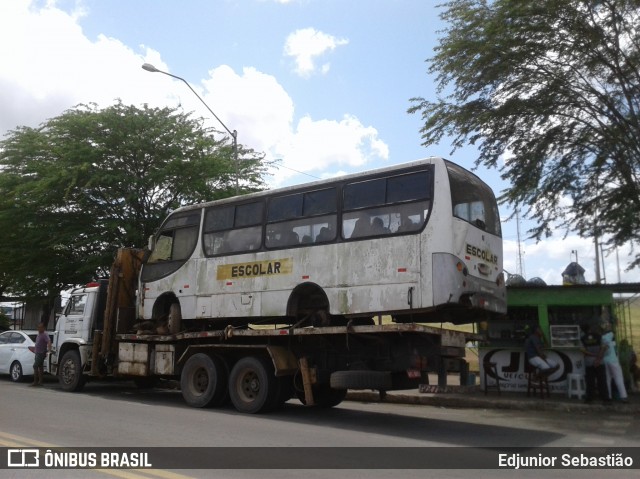 Sucata e Desmanches DJB2325 na cidade de Nazaré da Mata, Pernambuco, Brasil, por Edjunior Sebastião. Número da foto: #8162193.