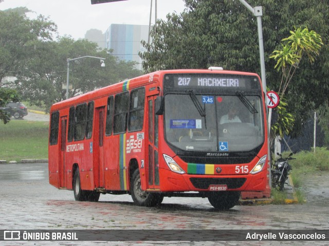 Empresa Metropolitana 515 na cidade de Recife, Pernambuco, Brasil, por Adryelle Vasconcelos. Número da foto: #8164710.
