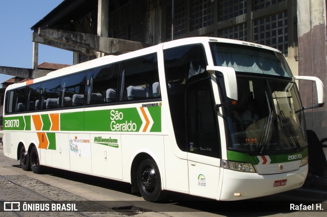 Empresa Gontijo de Transportes 20070 na cidade de Rio de Janeiro, Rio de Janeiro, Brasil, por Rafael H.. Número da foto: #8166604.