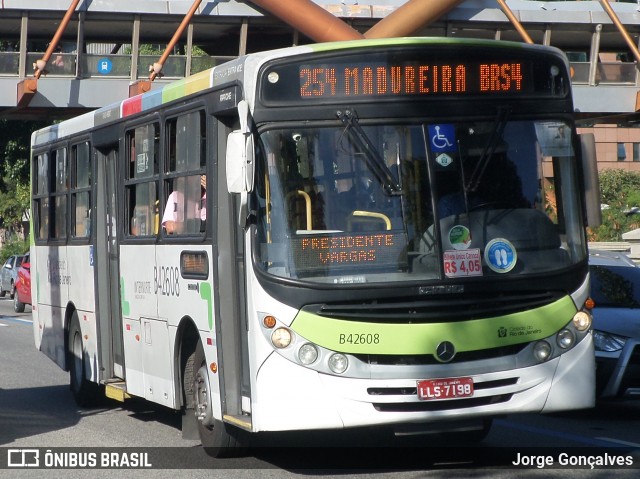 Viação Acari B42608 na cidade de Rio de Janeiro, Rio de Janeiro, Brasil, por Jorge Gonçalves. Número da foto: #8165862.