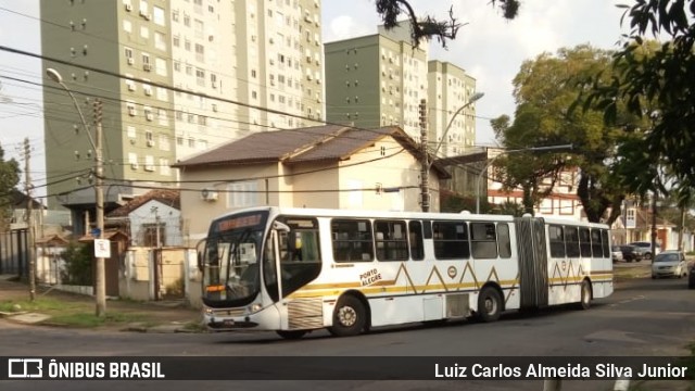 Companhia Carris Porto-Alegrense 0607 na cidade de Porto Alegre, Rio Grande do Sul, Brasil, por Luiz Carlos Almeida Silva Junior. Número da foto: #8168090.