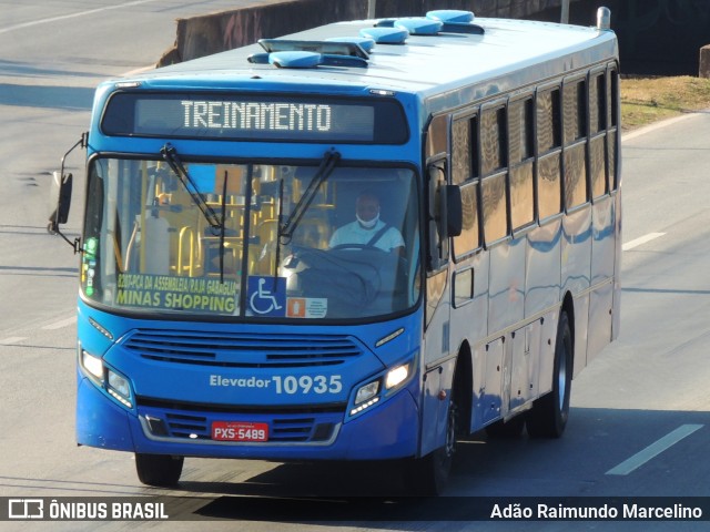 Auto Omnibus Floramar 10935 na cidade de Belo Horizonte, Minas Gerais, Brasil, por Adão Raimundo Marcelino. ID da foto: 8170335.