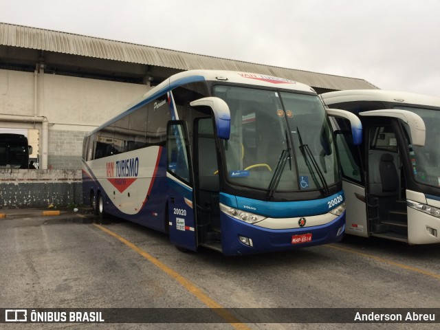 Van Turismo 20020 na cidade de São Paulo, São Paulo, Brasil, por Anderson Abreu. Número da foto: #8174559.